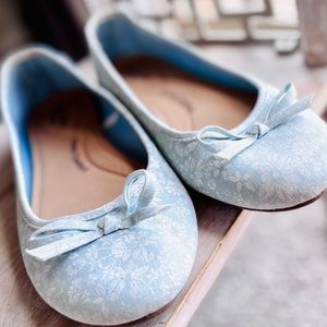 ⬇️ Ophelia Roe Memory Foam Flats